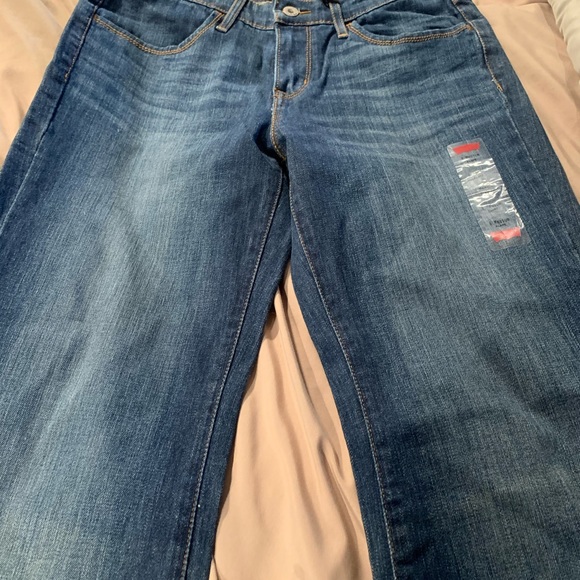 New Women’s Levi’s 5 pocket, flare jeans Size 8 M - Picture 7 of 7